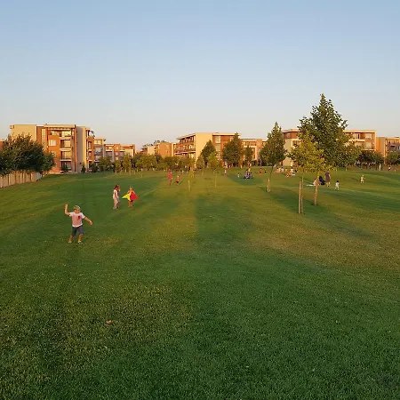 Holiday Апартамент *